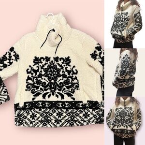 Sherpa Pullover, white/black high neck NWT